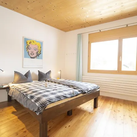 Chasa Capricornin Apartamento